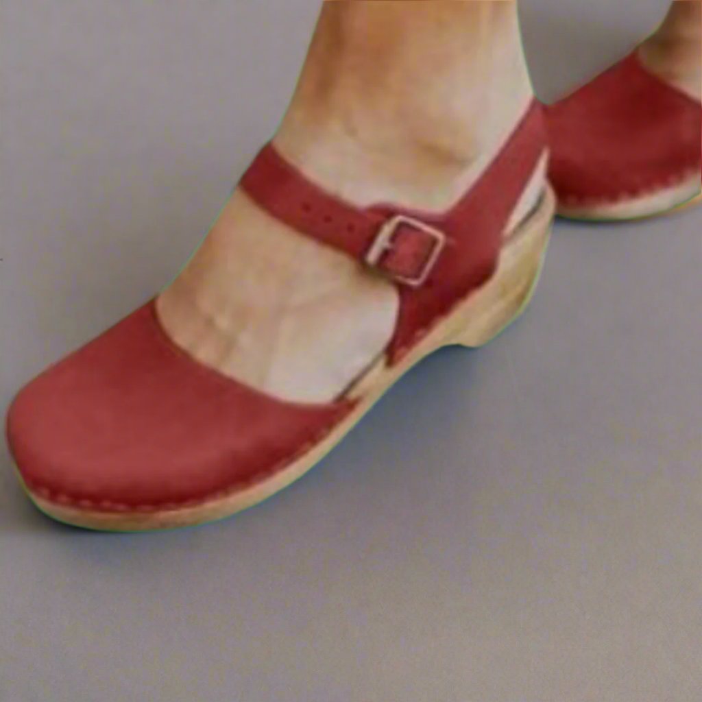 Women's Platform Clogs Wooden Heel Closed Toe Ankle Strap - Red